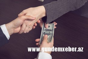 Şamaxının rüşvətə görə həbs edilən icra nümayəndəsinin məhkəməsində zərərçəkmiş dindirilib
