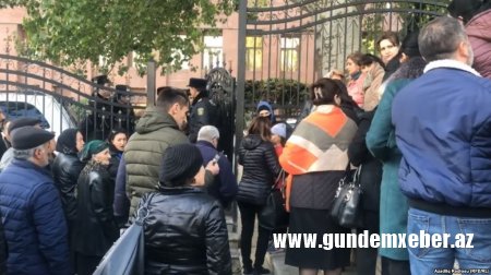 Vərəsələr yenə Prezident Administrasiyasının qarşısında aksiya keçiriblər
