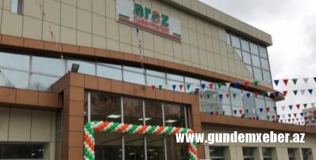 Azyaşlı uşağına 2 şokolad oğurlayan atanı Araz market həbs etdirdi