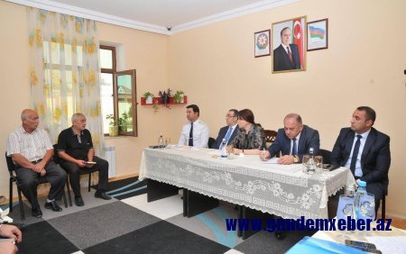 Abşeron rayonunda son 1 ildə 8 min nəfərdən çox sakinin iştirak etdiyi 35 səyyar qəbul-görüş keçirilib