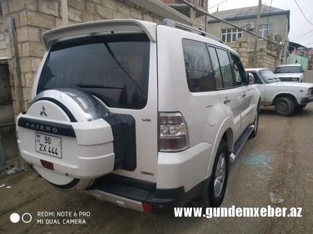Baş redaktorun avtomobilindən oğurluq edilib - FOTOLAR