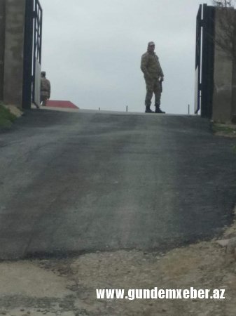 ADNSU-nun dosenti yaşadığı mənzilin ətrafında “bomba partladır” - FOTOLAR