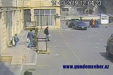 ƏSL DÖYÜŞ SƏHNƏSİ: RƏİS MÜAVİNİ VƏ SÜRÜCÜSÜ ADAMDÖYƏN "ROLLARINDA" -- FOTO FAKT 
