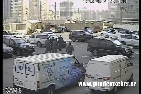 ƏSL DÖYÜŞ SƏHNƏSİ: RƏİS MÜAVİNİ VƏ SÜRÜCÜSÜ ADAMDÖYƏN "ROLLARINDA" -- FOTO FAKT 