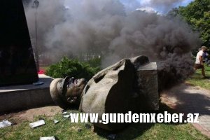 Xarkovda millətçilər Jukovun heykəlini məhv etdilər