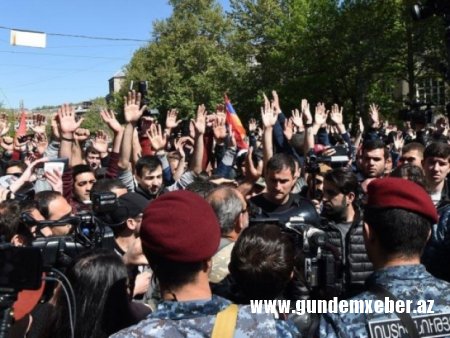 Yerevanda Paşinyana qarşı etirazlar başladı