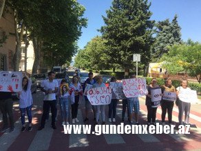 Gürcüstan şəhərlərində DİN rəhbərinin istefası tələbi ilə aksiyalar keçirilib