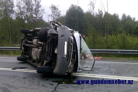İranda mikroavtobus dərəyə aşıb - 11 ölü