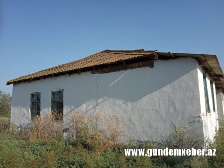 İcra başçısı Vilyam Hacıyevdirsə... - Məktəb də daxma olmalıdır...