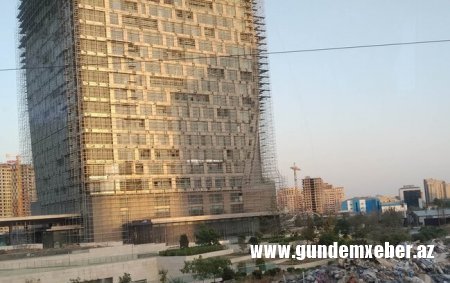 Anar Məmmədovun "Tramp" otelinin üzlüyü sökülür - FOTO