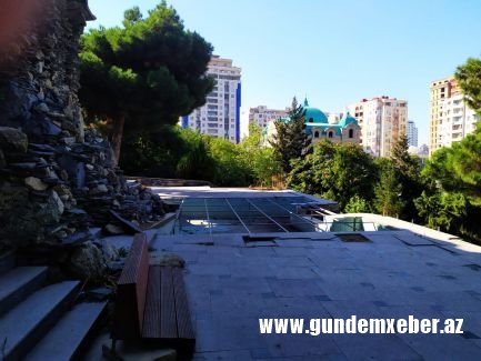 İcra başçısı İlham Əliyevin saldırdığı parkı məhv edib – Bina tikdirir 