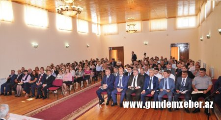 Şəhid anası icra başçısını evinə dəvət etdi - Foto