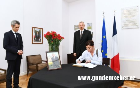Prezident İlham Əliyev Fransa səfirliyində olub, sabiq Prezident Jak Şirakın vəfatı ilə əlaqədar başsağlığı verib - YENİLƏNİB  