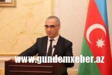 ŞÖBƏ MÜDİRİ BOŞ ZALIN QARŞISINDA 1 SAAT DANIŞDI! – Rüsvayçılıq - FOTO