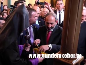 Azərbaycan bloqeri erməni kilsəsinə girdi, Paşinyan özünü itirdi - VIDEO