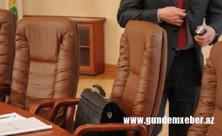 Məmurlar gəlir deklarasiyası verməlidirlər: - "Əyinlərindəki kostyumdan tutmuş..."