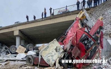 Sumqayıtda yük maşını aşdı, ölənlər var