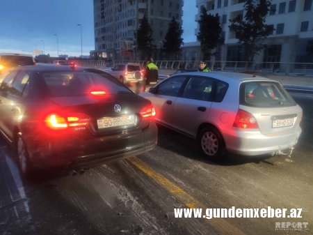 Bakıda bir neçə avtomobilin toqquşması tıxac yaratdı - FOTO