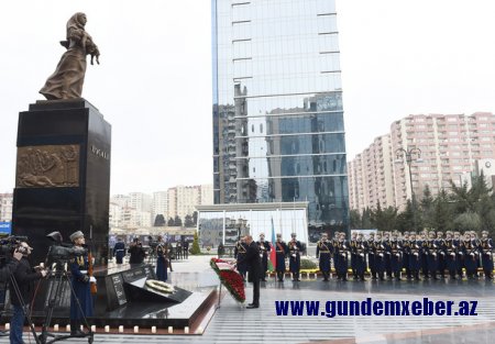 İlham Əliyev və Mehriban Əliyeva Xocalı abidəsini ziyarət edib
