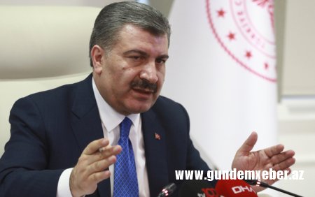 Türkiyə Səhiyyə naziri kütlənin toplaşdığı fotonu paylaşıb etiraz etdi