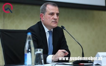 Nazir şöbə müdirinə karantini pozduğuna görə töhmət verdi