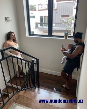 Model distant rejimdə çəkilişlərdə iştirak etdi - FOTO