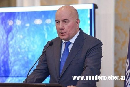 Elman Rüstəmov üç departament direktorunu vəzifəsindən çıxardı