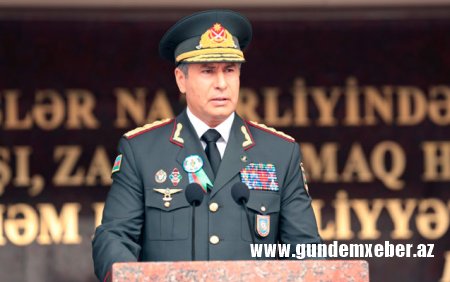 Vilayət Eyvazov məzunlara paqonlarını təqdim etdi - Foto