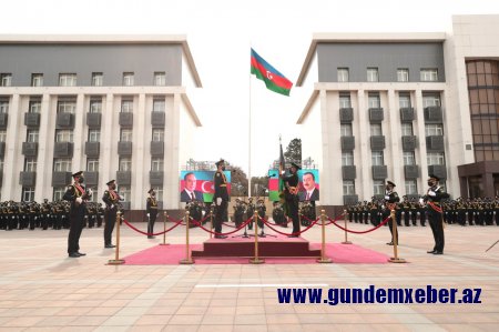 Vilayət Eyvazov məzunlara paqonlarını təqdim etdi - Foto