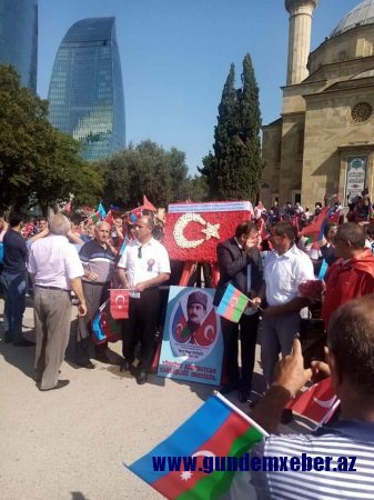 Milliyətçilər Türk şəhidlərini ziyarətdən sonra, mənəvi qərargahlarına toplaşdılar - FOTOLAR