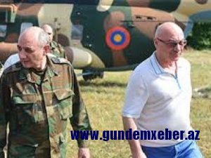Qondarma rejimin keçmiş rəhbərləri Qukasyan və Saakyan həyacanlı xəbəri çatdırmaq üçün Yerevana qaçdı