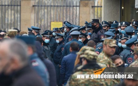 Ermənistanda itkin düşən əsgərlərin valideynləri ayağa qalxdı (FOTOLAR)