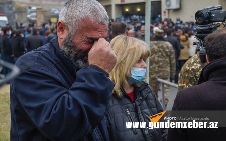 Ermənistanda itkin düşən əsgərlərin valideynləri ayağa qalxdı (FOTOLAR)