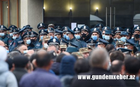 Ermənistanda itkin düşən hərbçilərin valideynləri aksiya keçirir