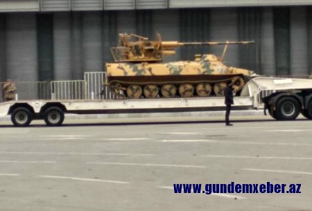 Ermənistan tankları Bakı küçələrində - FOTOLAR