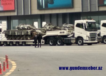 Ermənistan tankları Bakı küçələrində - FOTOLAR