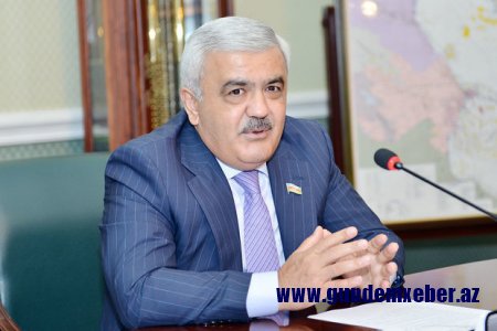 Rövnəq Abdullayev FIFA-nın prezidenti ilə görüşüb