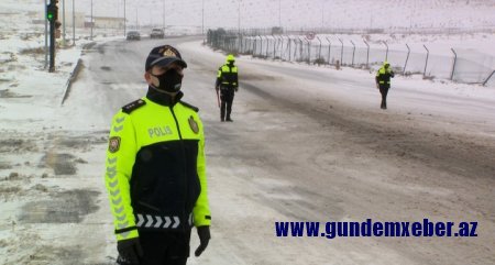 Bu gün polis əməkdaşları yollarda köməksiz vəziyyətdə qalan yüzlərlə sürücü və sərnişinə kömək edib -FOTO