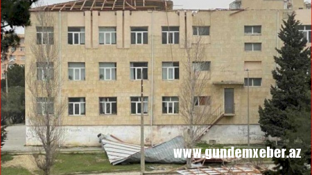 Bakıda külək məktəbin damını uçurdu