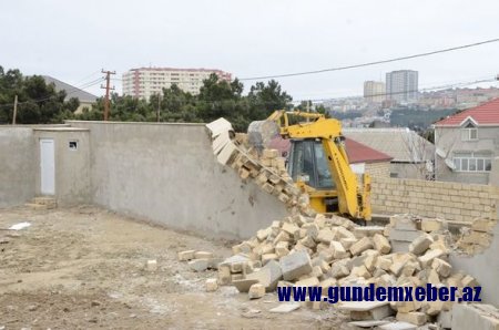 Bakıda qanunsuz evlərin tikintisinə görə haqq alan xırda məmurların işi