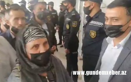 SAATLIDA NƏLƏR BAŞ VERİR? - Başçının müavini qaş düzəltdiyi yerdə...