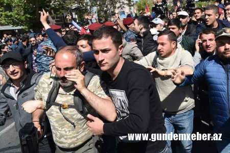 Nikol Paşinyanın başına TAPANÇA dirədilər – VİDEO
