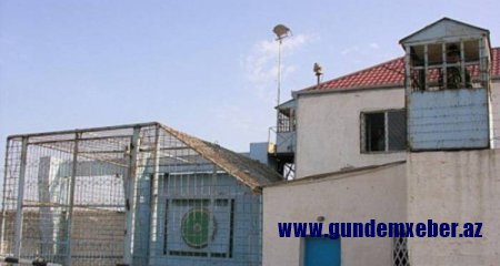 “Nəzarətçi oğlumu incidir, ölümlə hədələyir”” – Qobustan həbsxanasından şikayət var