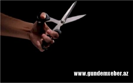 Bakıda bacısını siqaretə görə qayçı ilə vuran şəxsə şərti cəza verilib