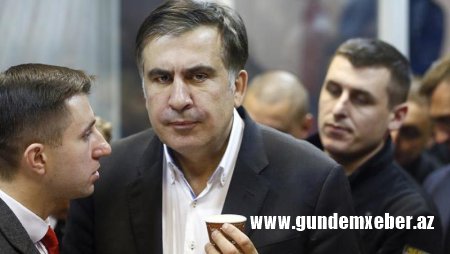 Mixeil Saakaşvilinin məhkəməsində qarşıdurma yaranıb, saxlanılanlar var (YENİLƏNİB)