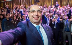 “İdeal”ın sahibi 1 milyonluq mənzili şirkətin pulu ilə almaqda ittiham edilir - MƏHKƏMƏ