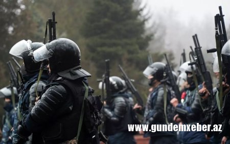 Qazaxıstanın Almatı şəhərində hərbçilərlə silahlı şəxslər arasında atışma başlayıb