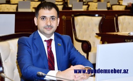 Atası Həcc ziyarəti rekordu qırır, balası BANAN SATIR... - Cibutinin dostu...