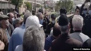 Təbrizdə təqaüdçülər ölkənin digər şəhərlərində aksiyalarla həmrəy olaraq piket keçirib