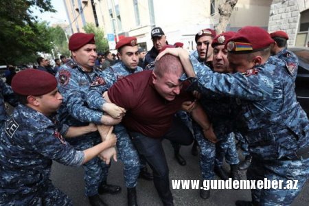 Ermənistanda mitinqləri dağıdan “beretlilər” əslində oliqarxların cangüdənləri imiş